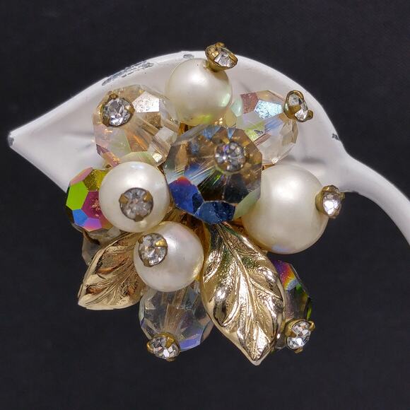 Vendome Floral Bead Crystal Clip Earrings, Faux Pearls, Vitrail Crystal, 1960s - Picture 3 of 10